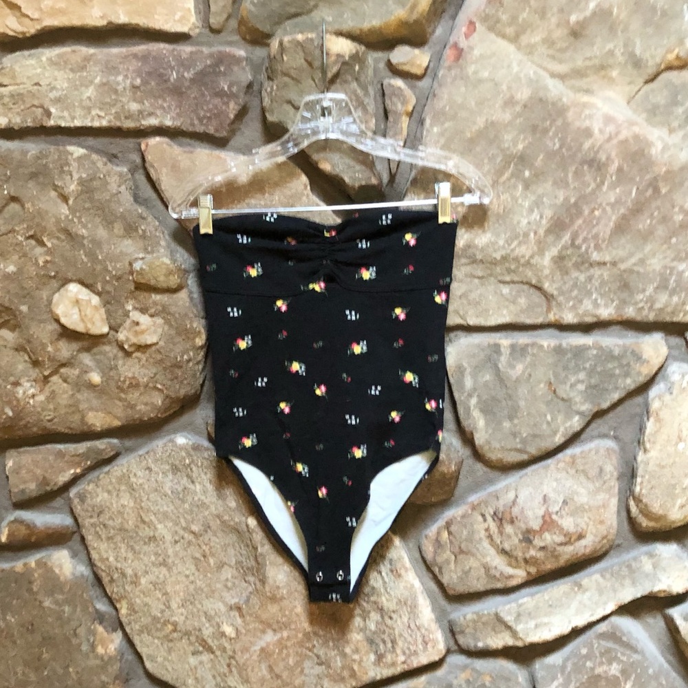 NWOT Forever 21 strapless bodysuit